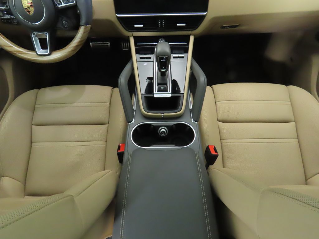2022 Porsche Cayenne Turbo 19