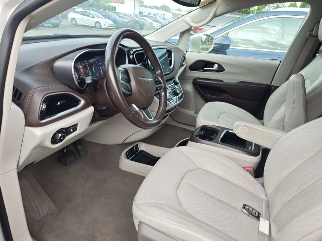 View vehicle photo 6