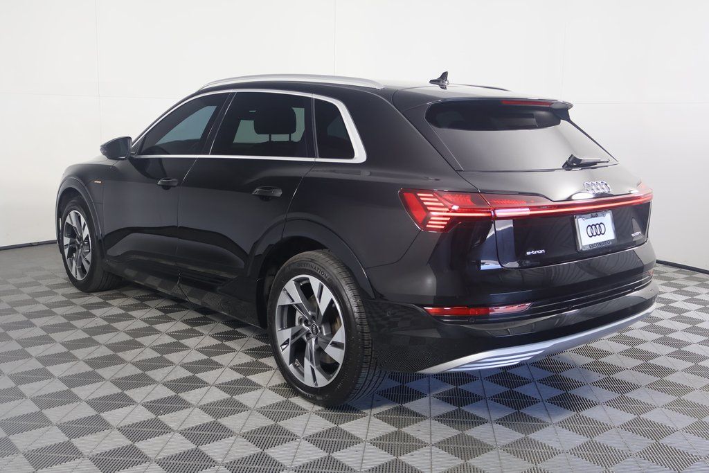 2022 Audi e-tron Premium Plus 6