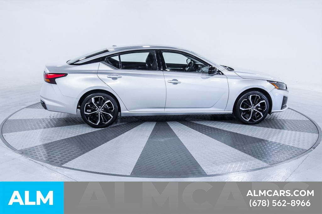 Used 2025 Silver Nissan 2.5 SR image 11
