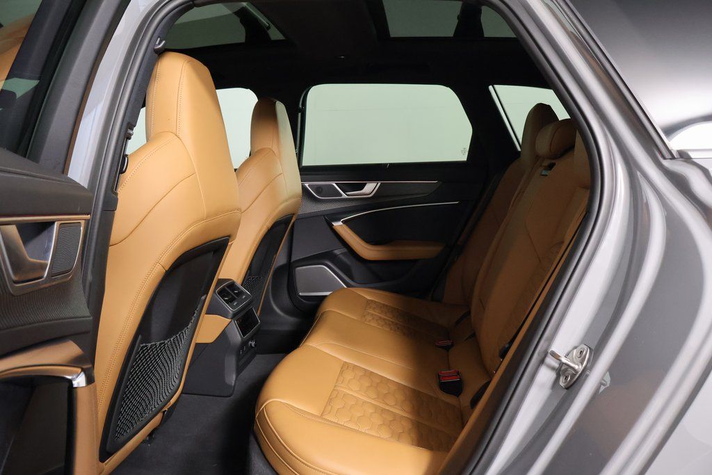 Thumbnail: 2024 Audi RS 6 - 11