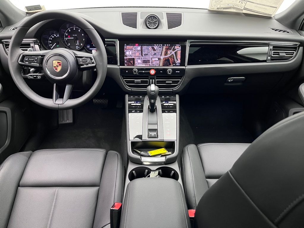 2025 Porsche Macan  22