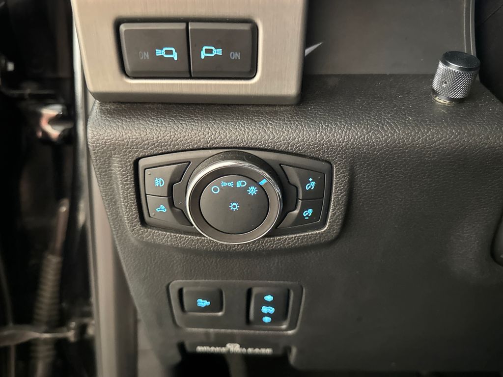 Used 2018 Black Ford Platinum image 21
