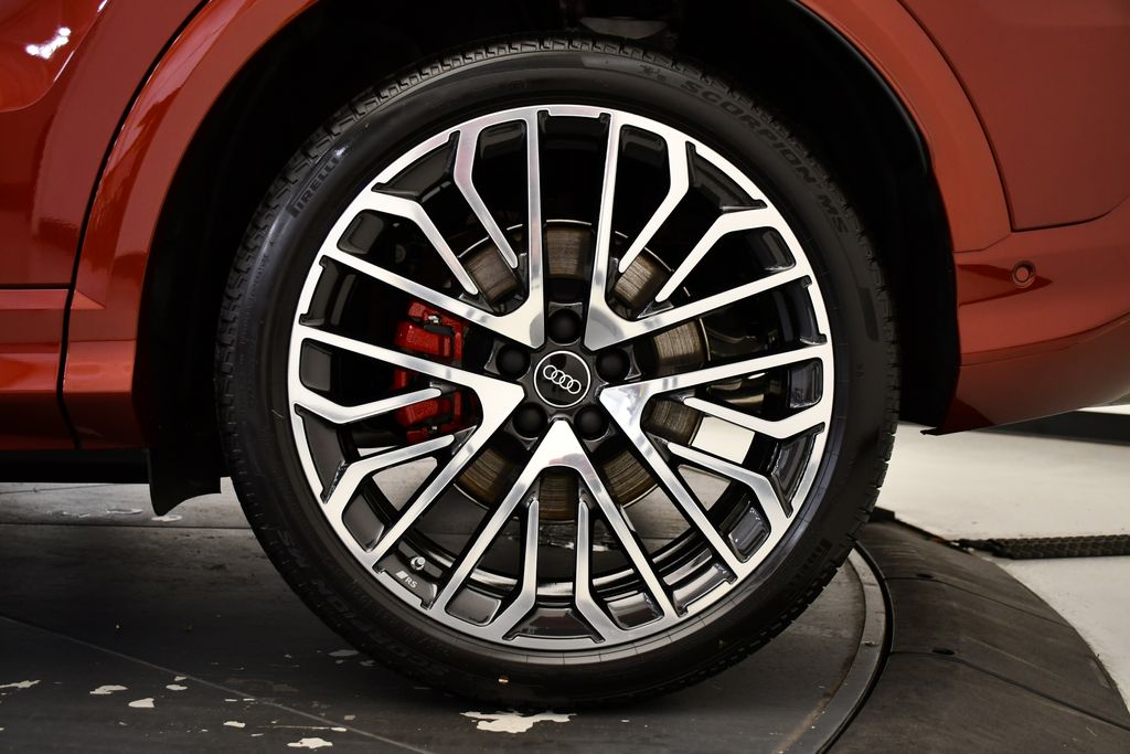 Thumbnail: 2025 Audi SQ5 - 13