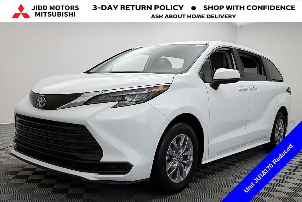 2024 Toyota Sienna LE 8-Passenger FWD