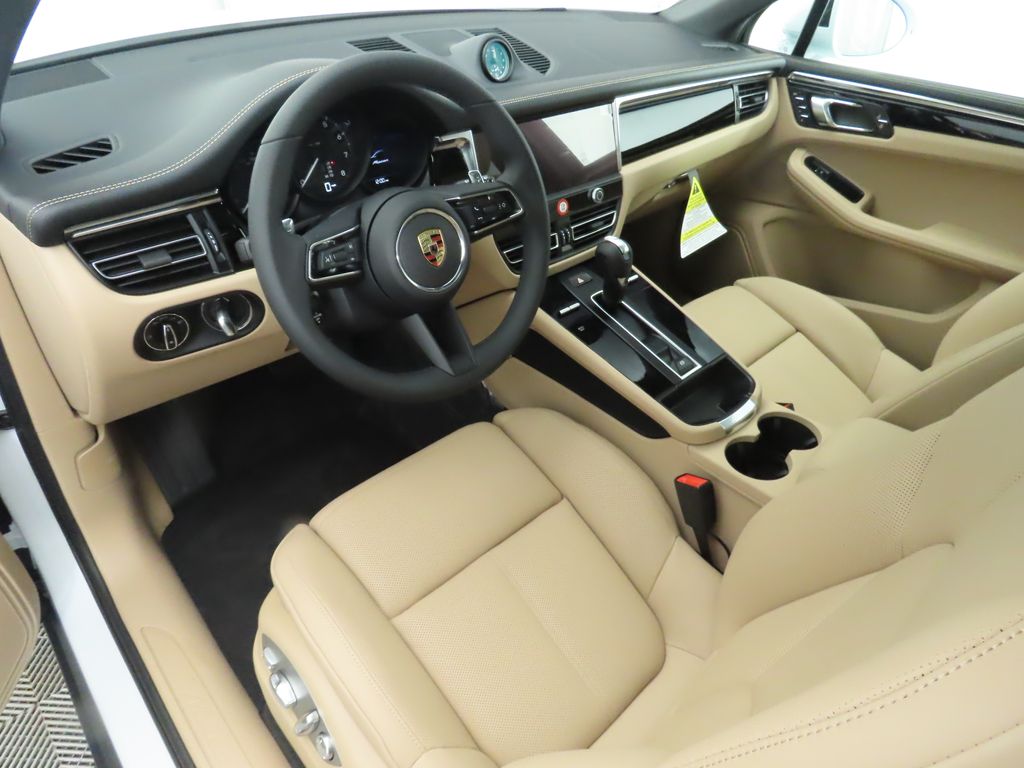 Thumbnail: 2025 Porsche Macan - 4