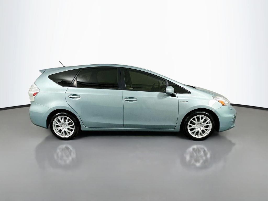 Thumbnail: 2014 Toyota Prius v - 4
