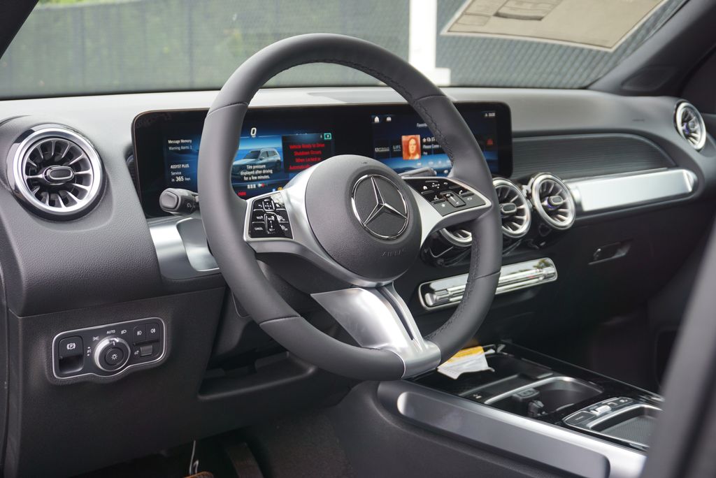 Thumbnail: 2025 Mercedes-Benz GLB - 10