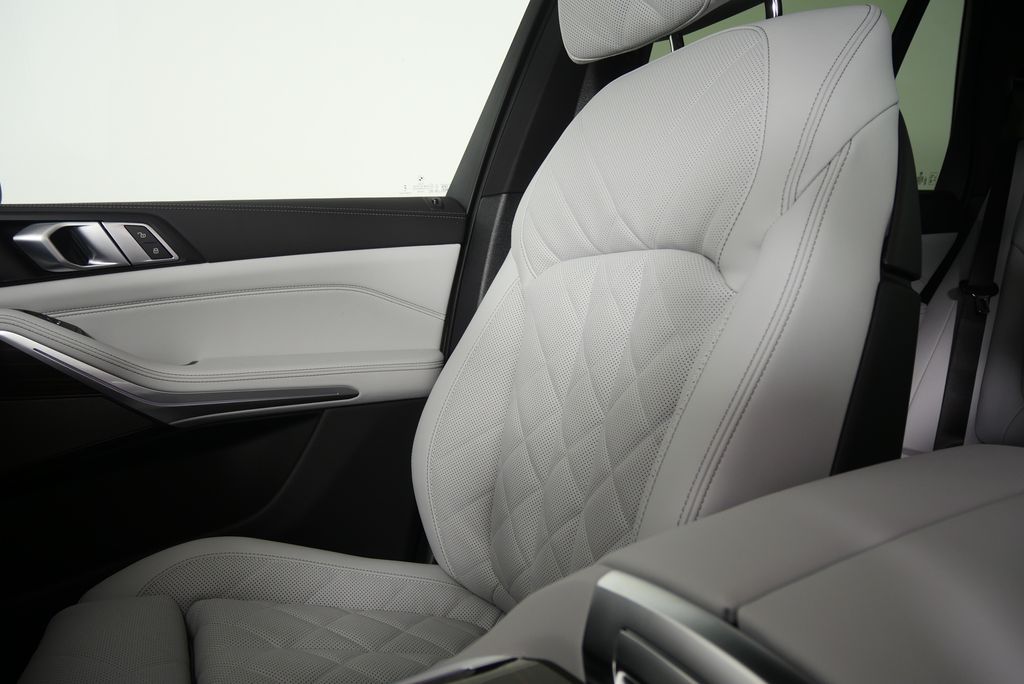 Thumbnail: 2026 BMW X5 - 21