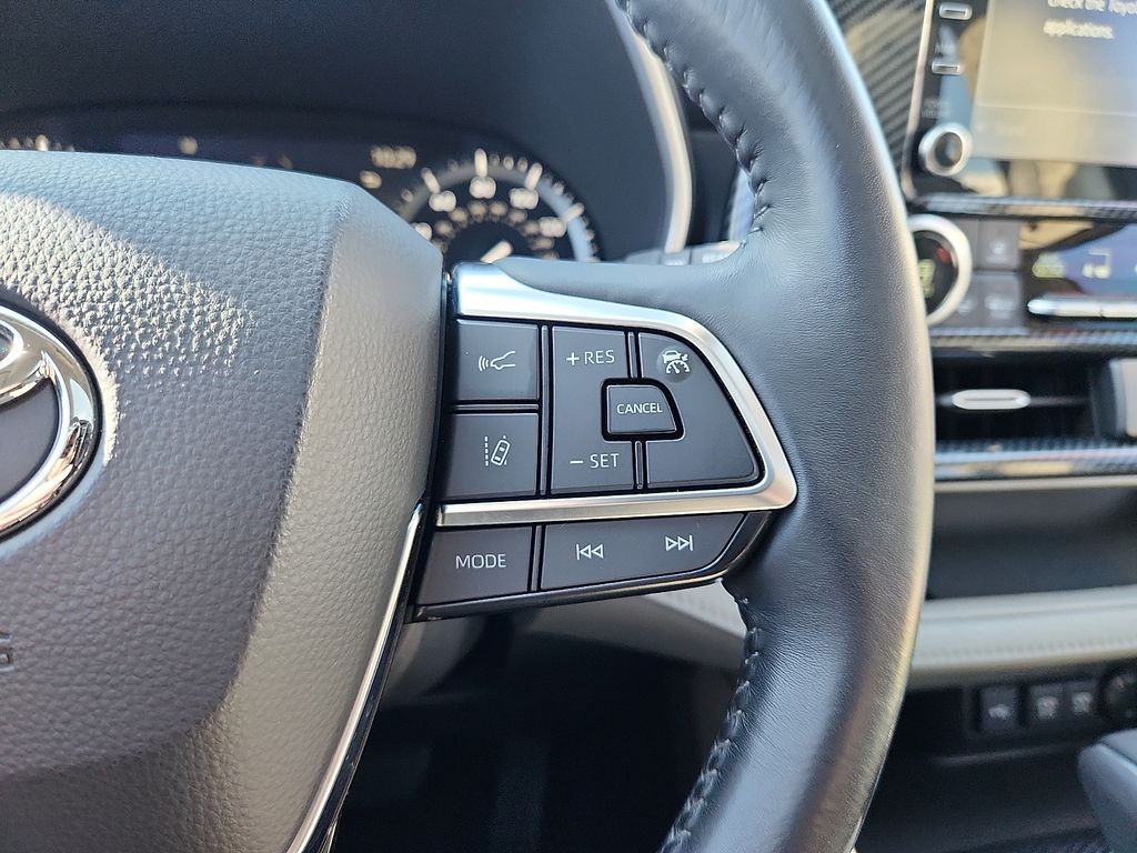 Thumbnail: 2021 Toyota Highlander - 24