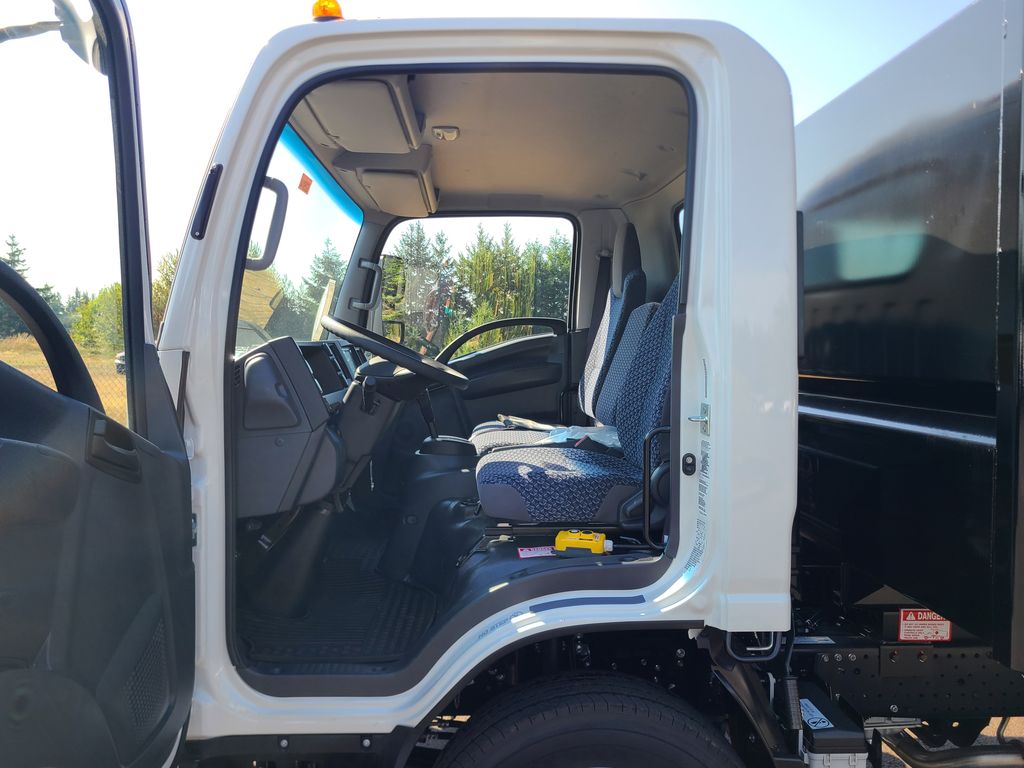 2025 Chevrolet 4500 HG LCF Gas 12ft Landscape Dump