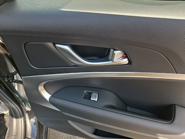 2025 Genesis G70  24