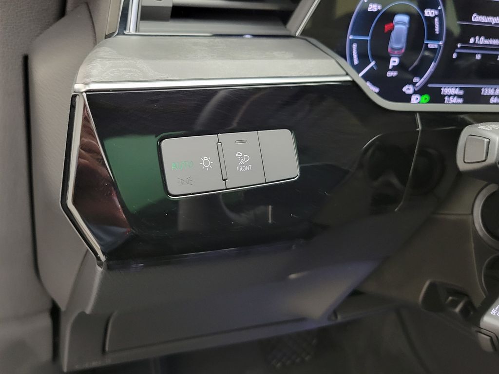 Thumbnail: 2023 Audi e-tron - 29