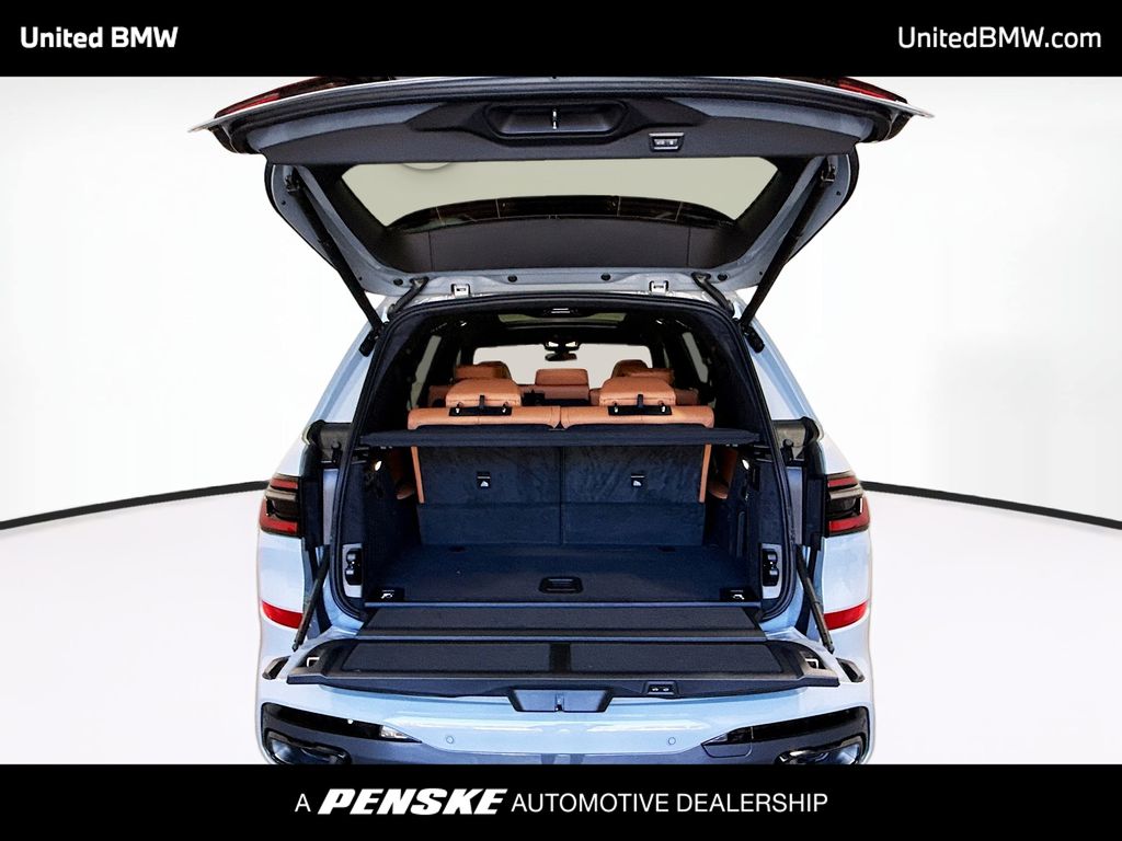 Thumbnail: 2026 BMW X7 - 15