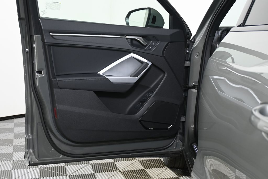 Thumbnail: 2025 Audi Q3 - 23