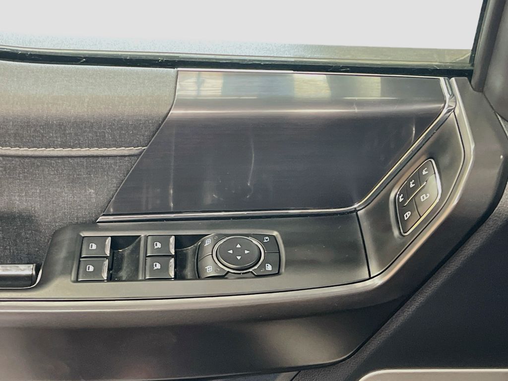 Used 2024 White Metallic Ford Lariat image 18