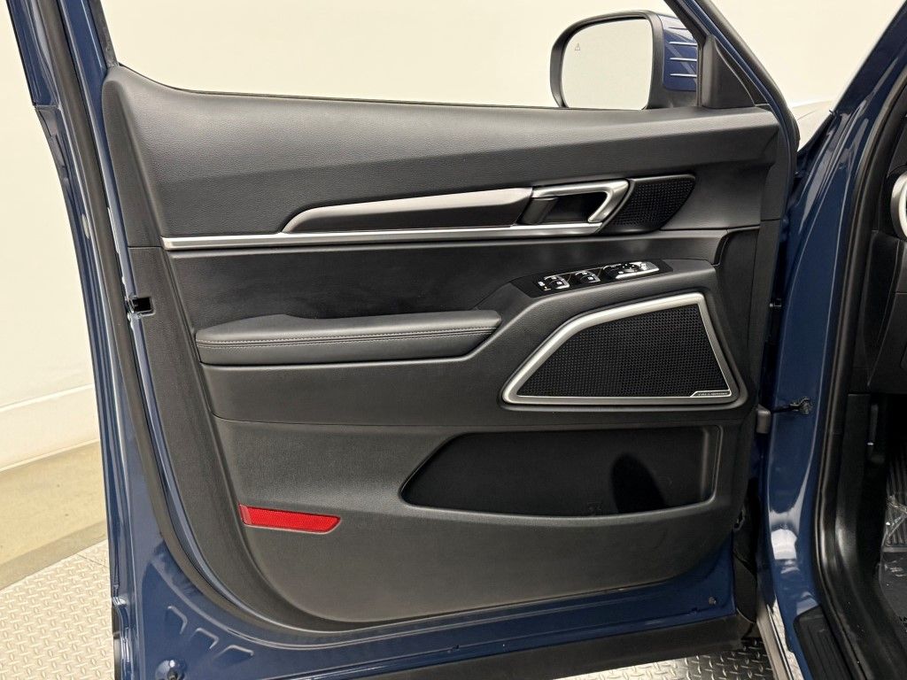 Thumbnail: 2023 Kia Telluride - 23