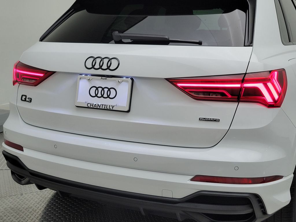 Thumbnail: 2023 Audi Q3 - 7