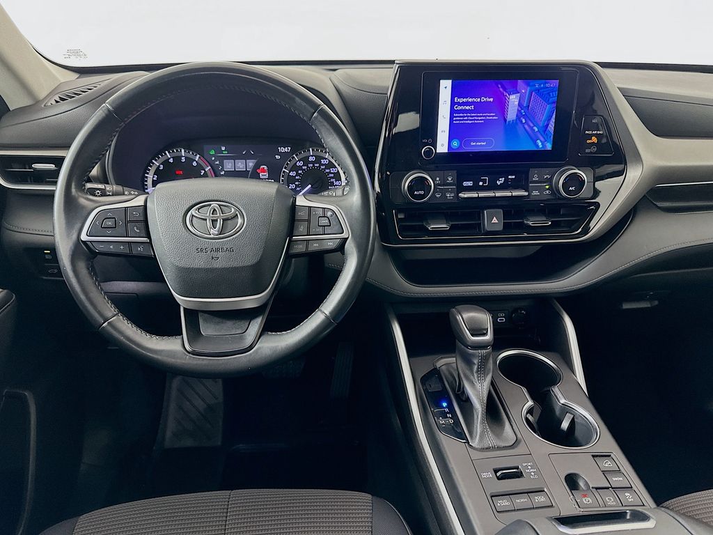 Thumbnail: 2023 Toyota Highlander - 22