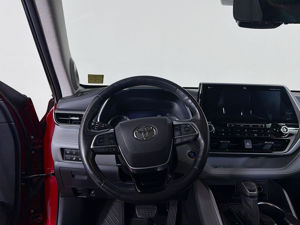 Used 2021 Toyota Highlander SUV
