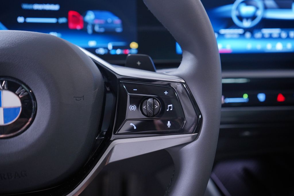 Thumbnail: 2025 BMW 5 Series - 21