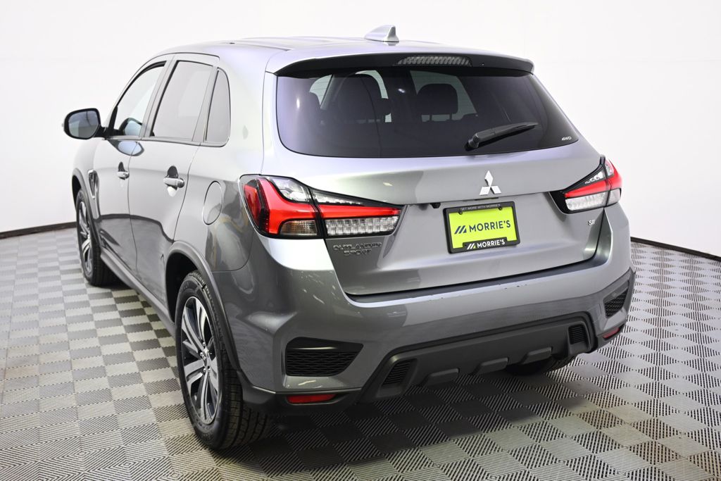 Used 2025  Mitsubishi 2.0 SE image 4