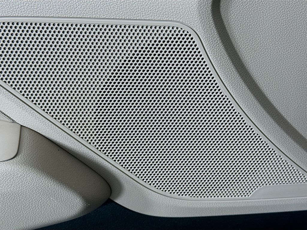 Thumbnail: 2018 Hyundai Elantra - 18