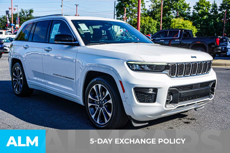2023 Jeep Grand Cherokee Overland photo 3