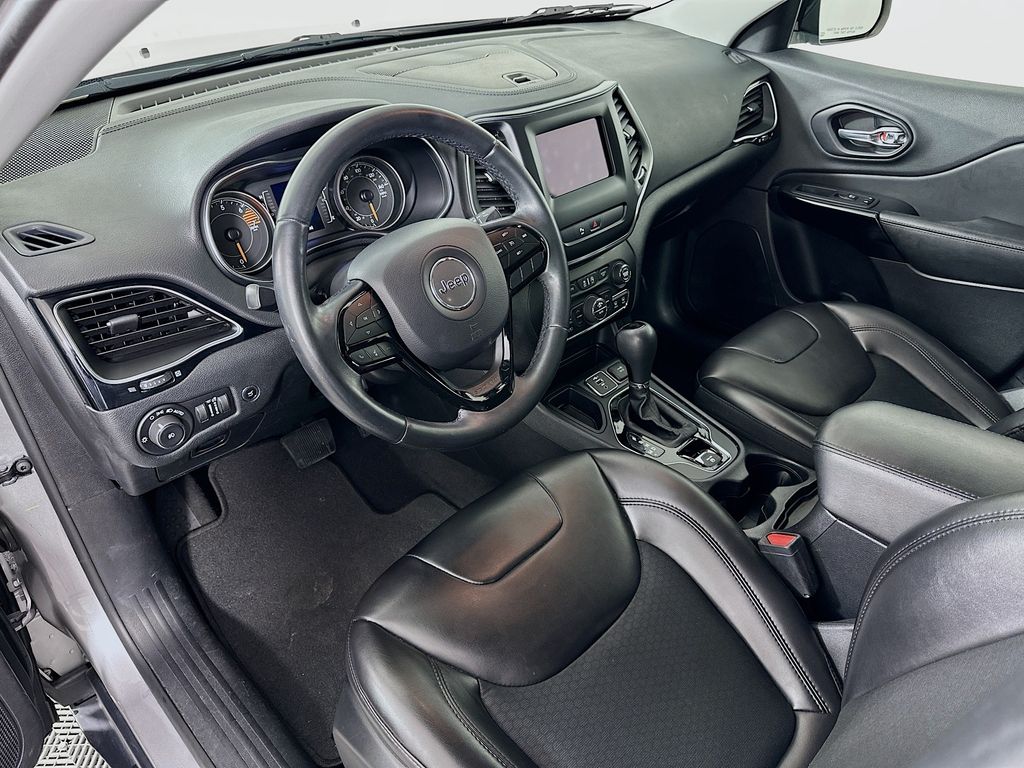 Thumbnail: 2019 Jeep Cherokee - 9