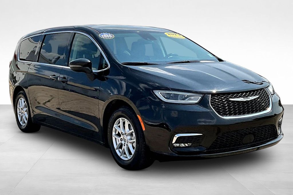 Used 2023 Chrysler Pacifica Van