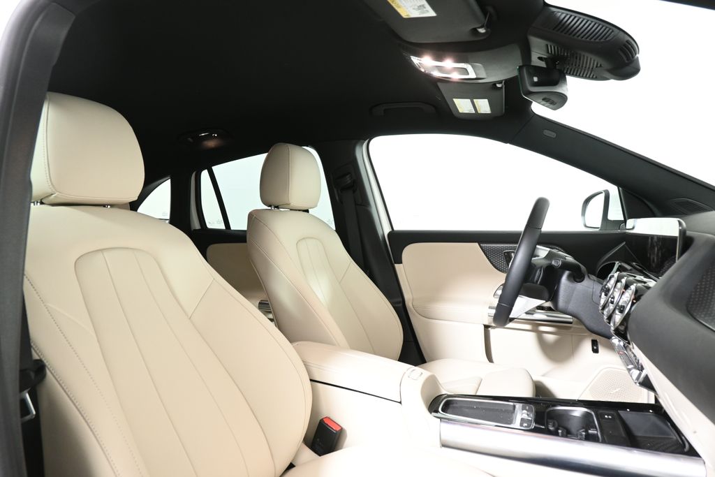 2025 Mercedes-Benz GLA 250 4MATIC 26