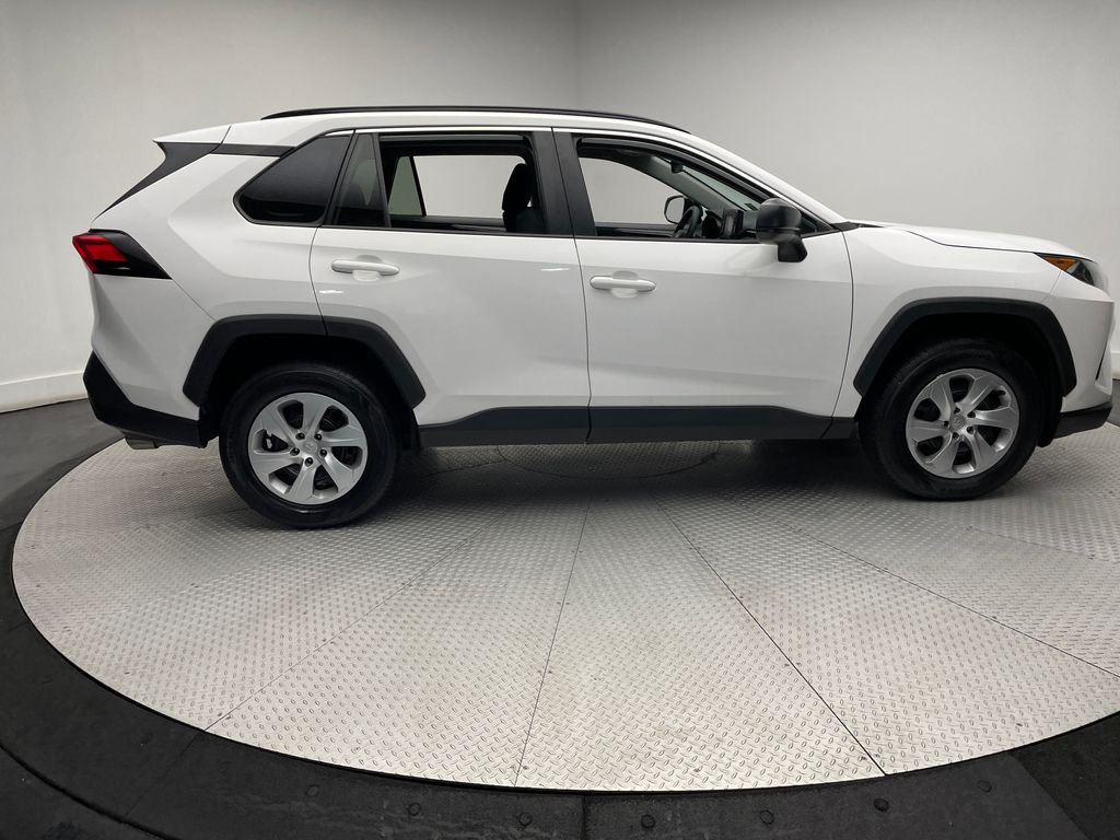 2021 Toyota RAV4 LE 4