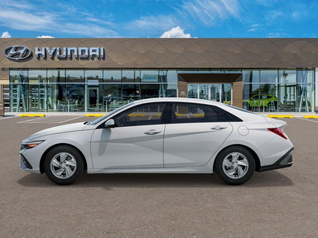2025 Hyundai Elantra SE 3