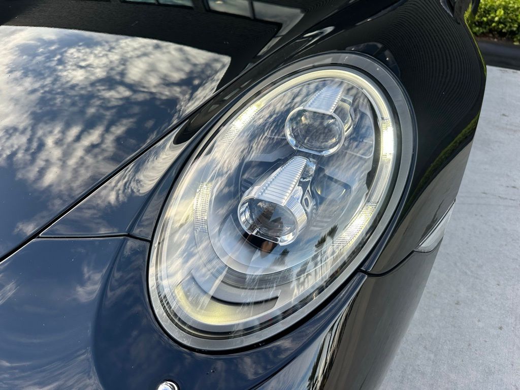 Thumbnail: 2017 Porsche 911 - 13