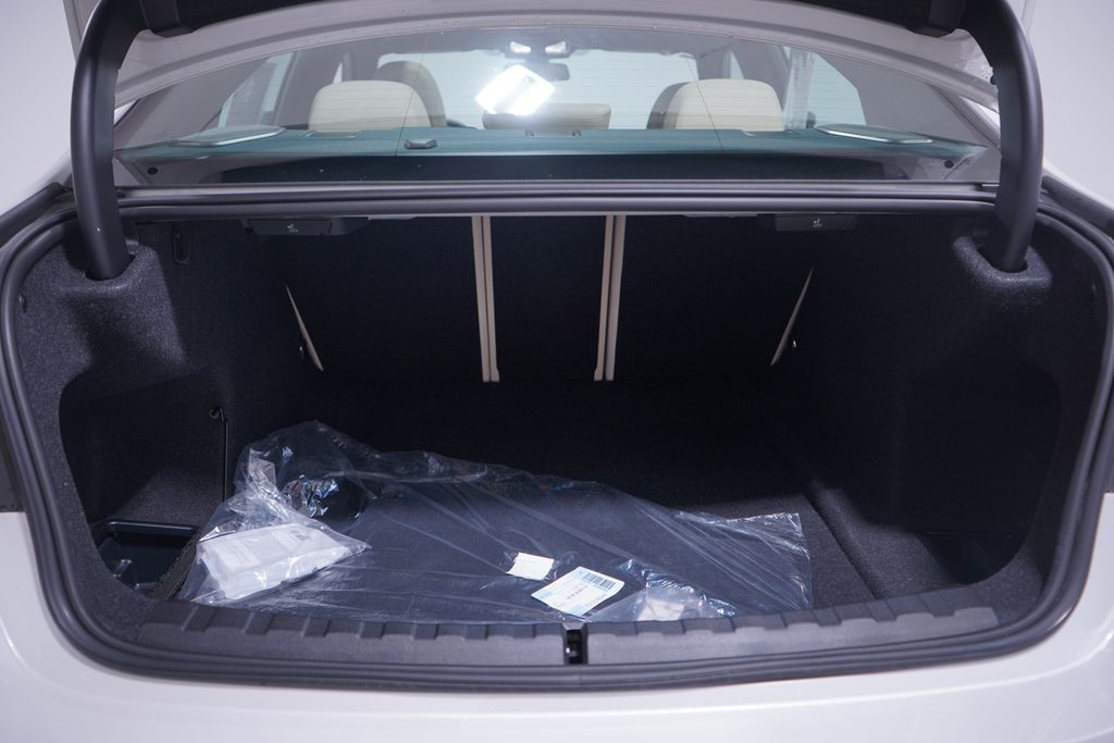 Thumbnail: 2025 BMW 3 Series - 23