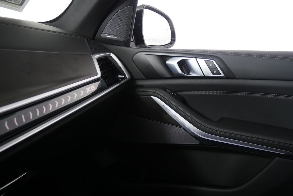 2025 BMW X5 sDrive40i 30