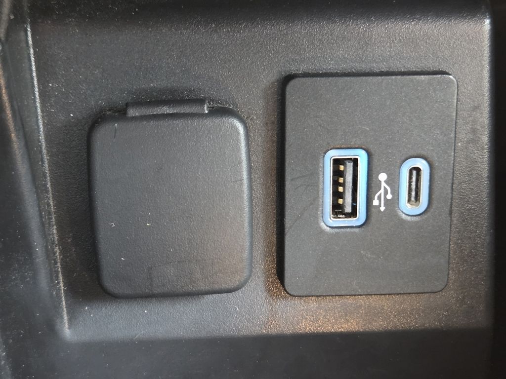 Used 2021 Blue Ford XLT image 5