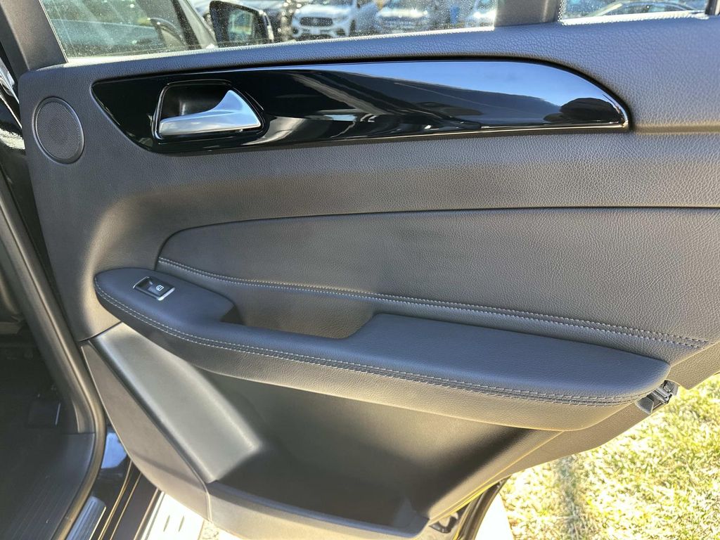 Thumbnail: 2017 Mercedes-Benz GLE - 22