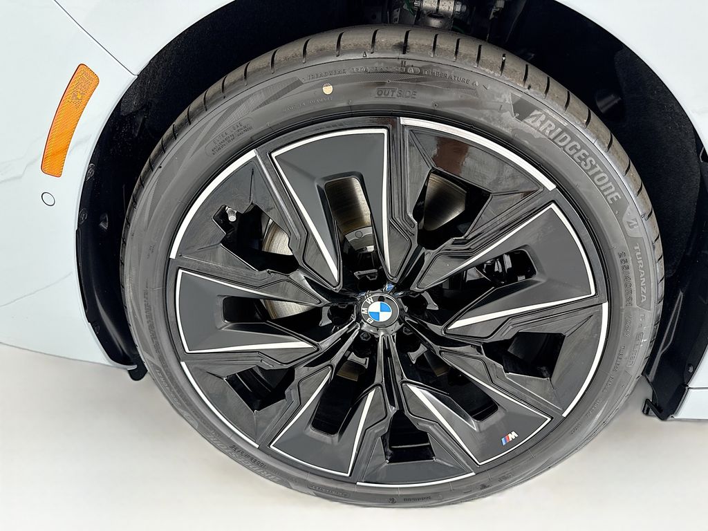 Thumbnail: 2026 BMW i7 - 29