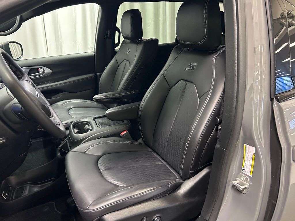 used 2023 Chrysler Pacifica car, priced at $34,450