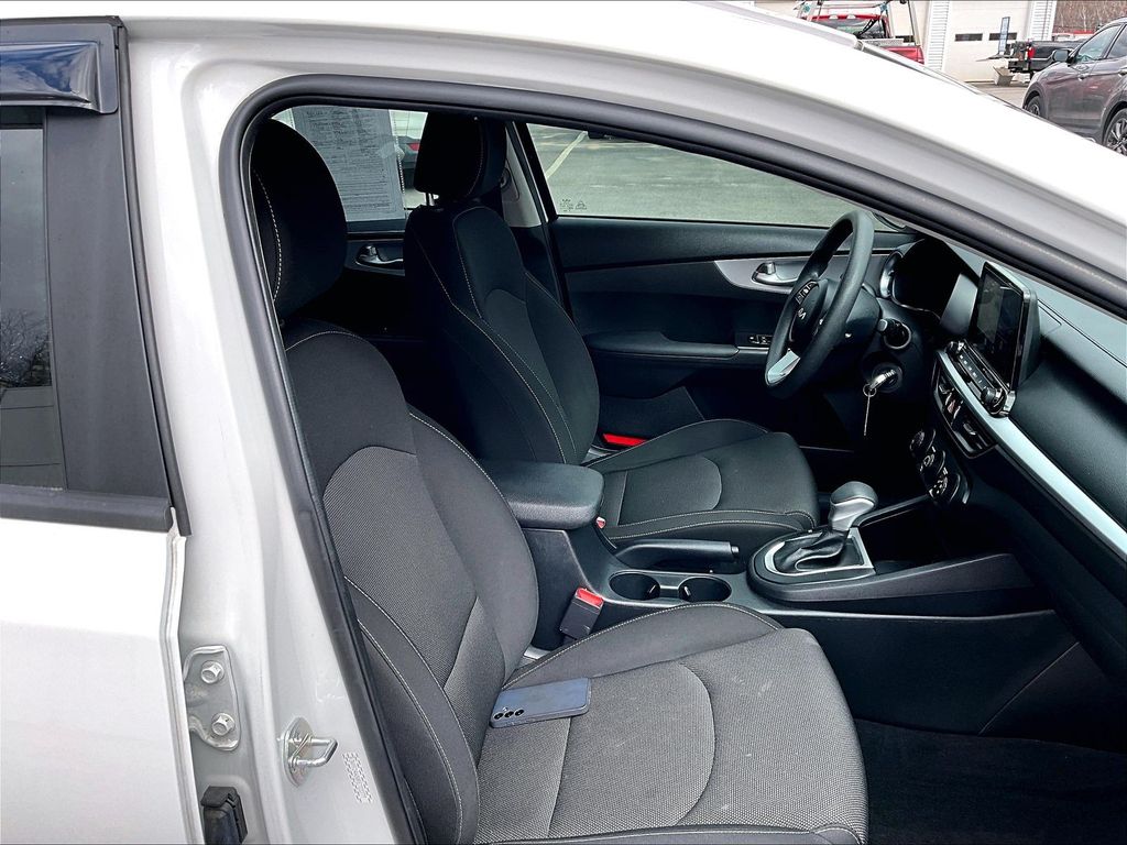 2024 Kia Forte — photo 11