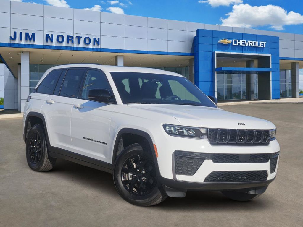 Bright White Clearcoat 2026 Jeep Grand Cherokee SUV / Crossover  8-Speed Automatic