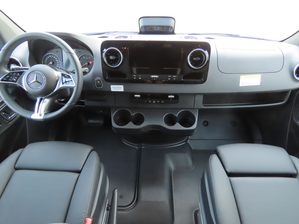 Thumbnail: 2025 Mercedes-Benz Sprinter - 14