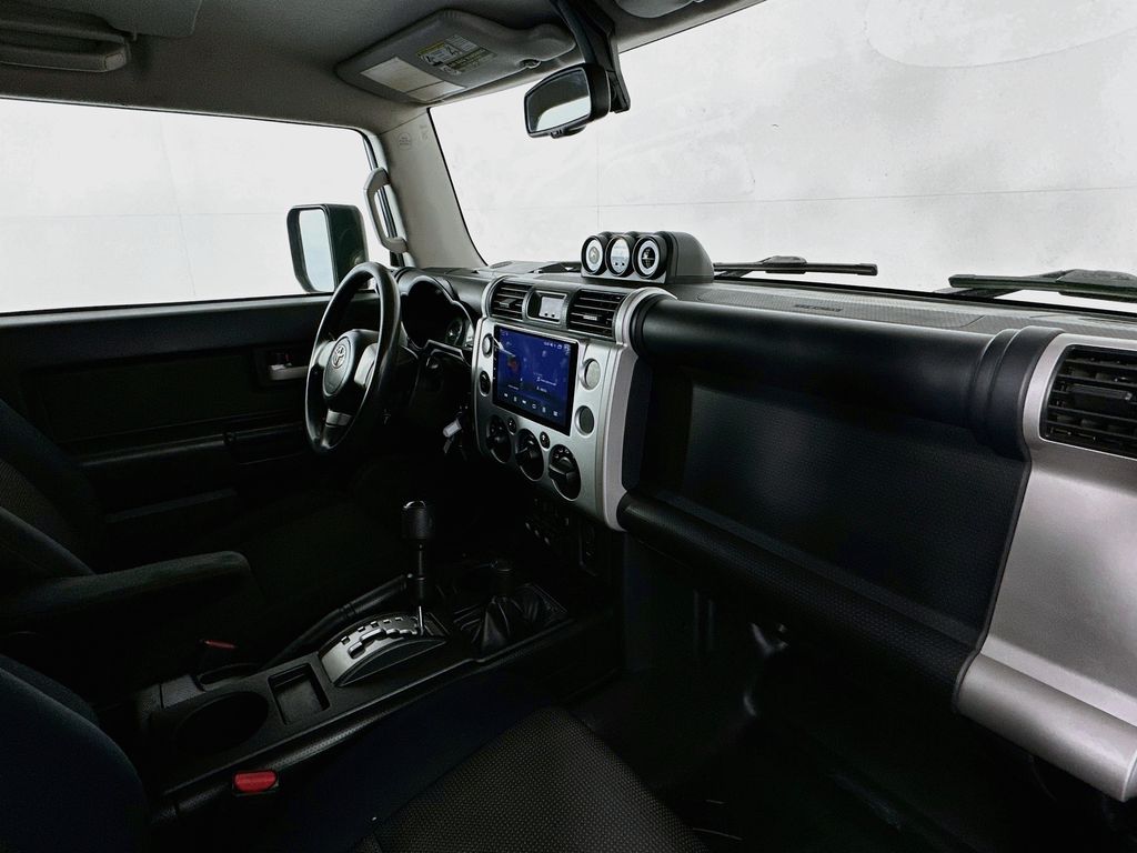 Thumbnail: 2010 Toyota FJ Cruiser - 27