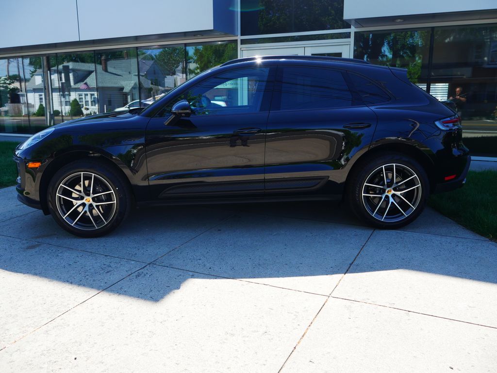 Thumbnail: 2026 Porsche Macan - 2
