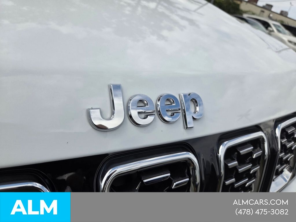 Used 2025 White Jeep Limited image 17