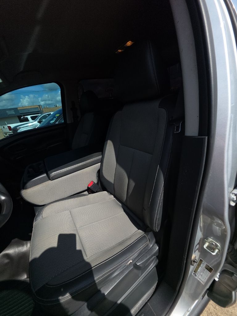 Brilliant Silver Metallic K23 2019 Nissan Titan Pickup Truck Four-Wheel Drive 7-Speed Automatic
