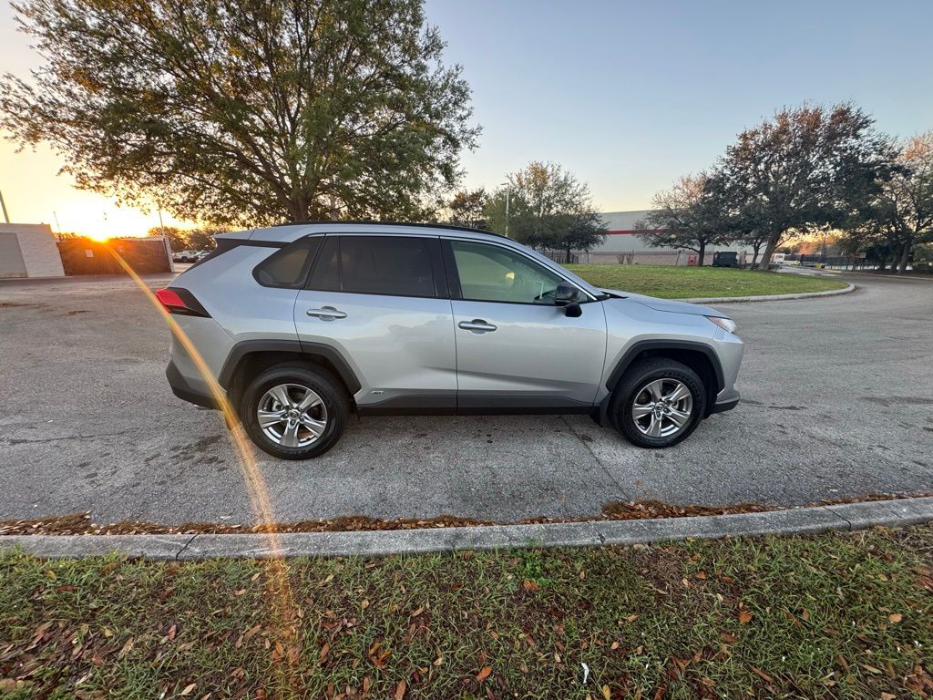 2024 Toyota RAV4 LE 6