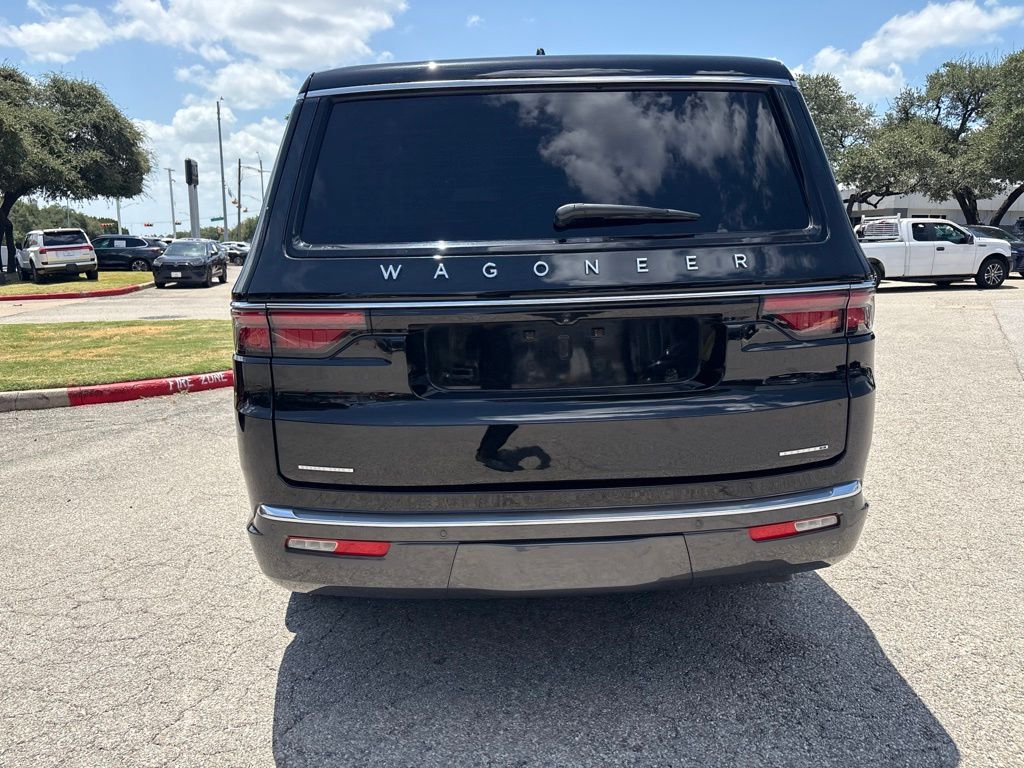 Thumbnail: 2022 Jeep Wagoneer - 4