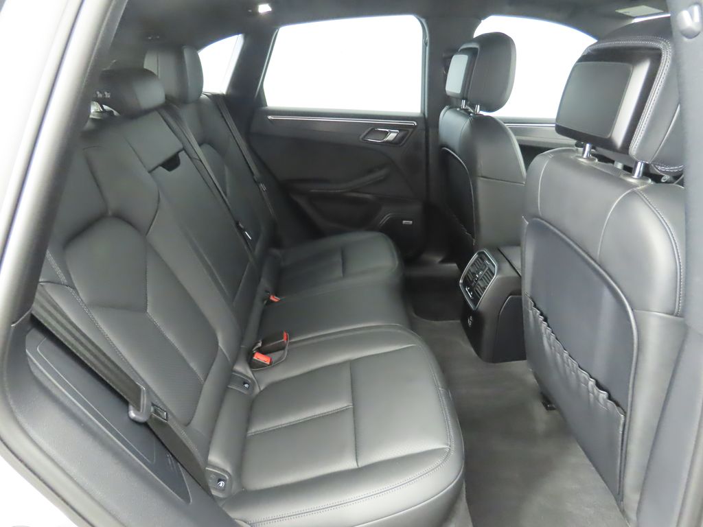 Thumbnail: 2022 Porsche Macan - 23